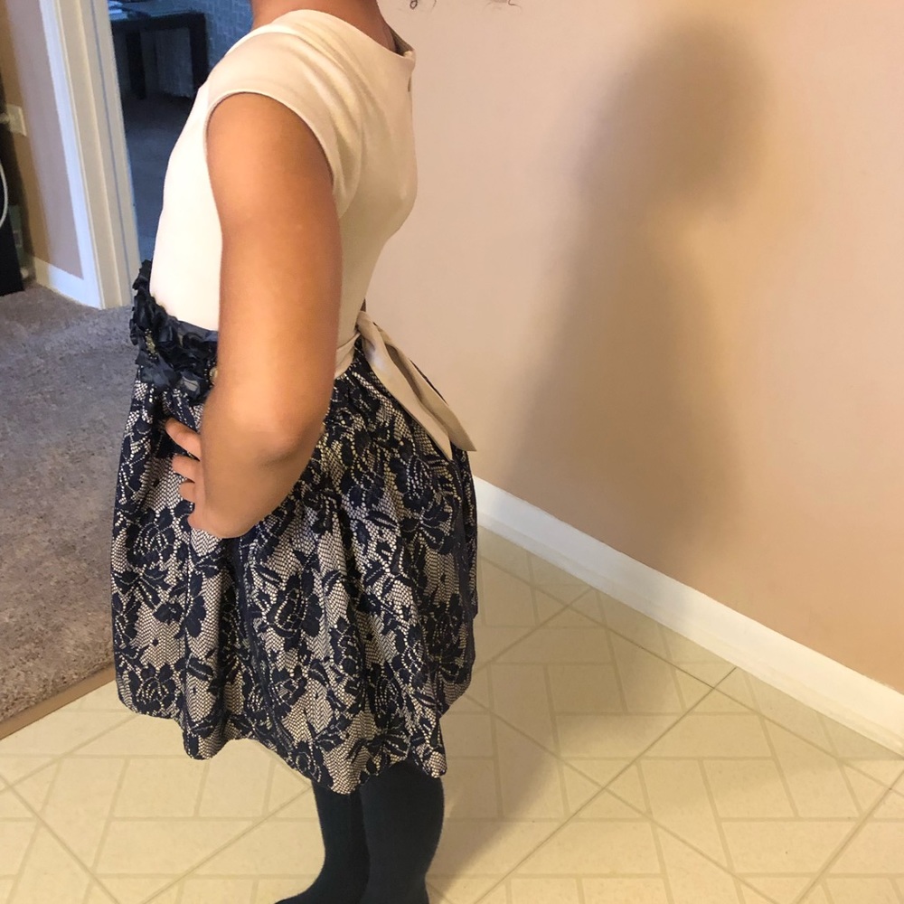 Girls dress - Picture 2 of 3